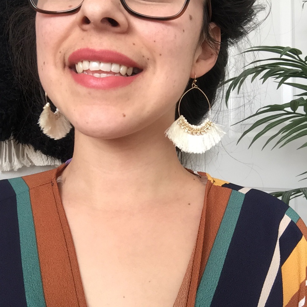 ❗️One Left❗️NWT Ivory Tassel Earrings - Picture 2 of 3